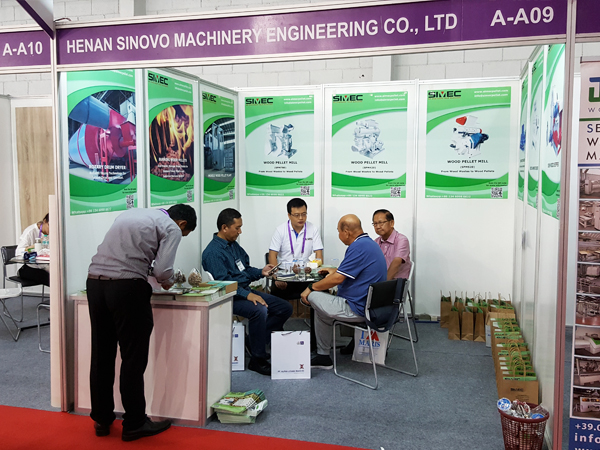 Exhibitors at SIMEC Booth